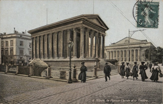 Nîmes. La Maison Carrée et le Théâtre