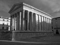 Maison Carrée, façade ouest