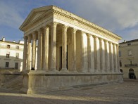 Maison Carrée, façade ouest