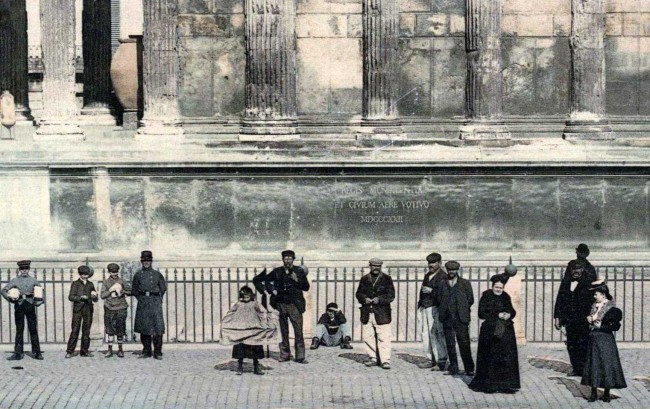 Nîmes. La Maison Carrée (détail)