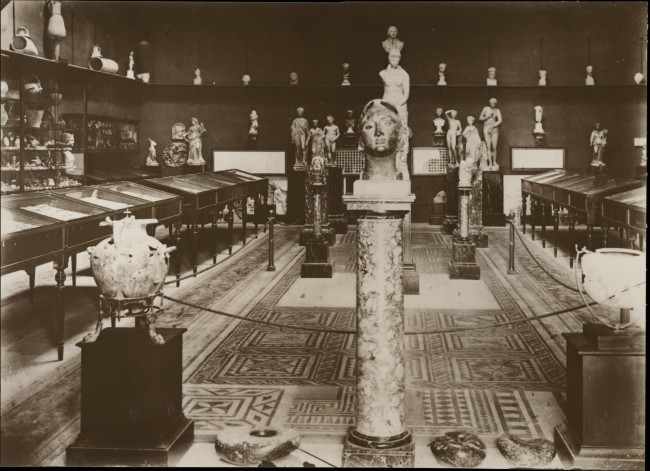 Intérieur de la Maison Carrée