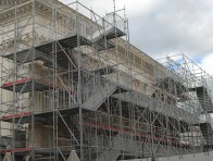 La Maison Carrée sous les échafaudages