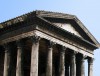 Fronton de la Maison Carrée avant restauration