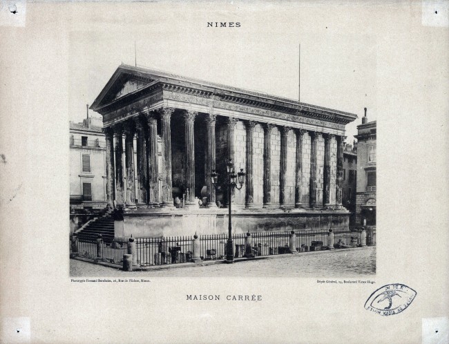 Nîmes. Maison Carrée