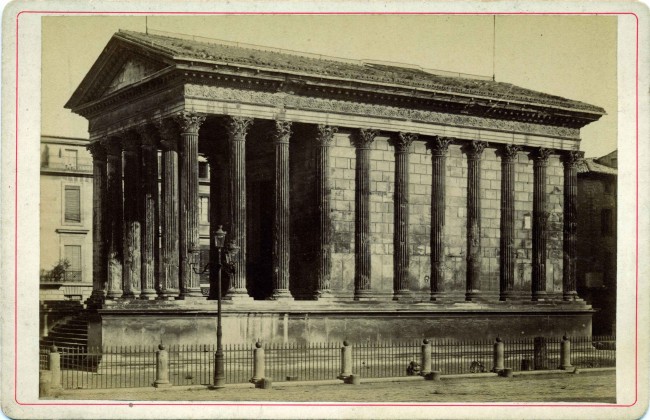 Monuments romains de Nîmes. Maison Carrée
