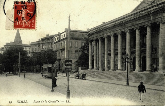 Nîmes. Place de la Comédie