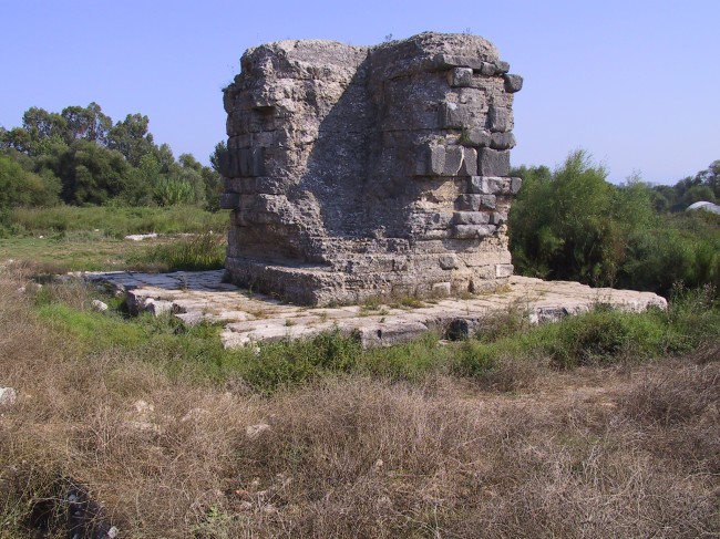 Cénotaphe de Caius César à Limyra (Turquie)